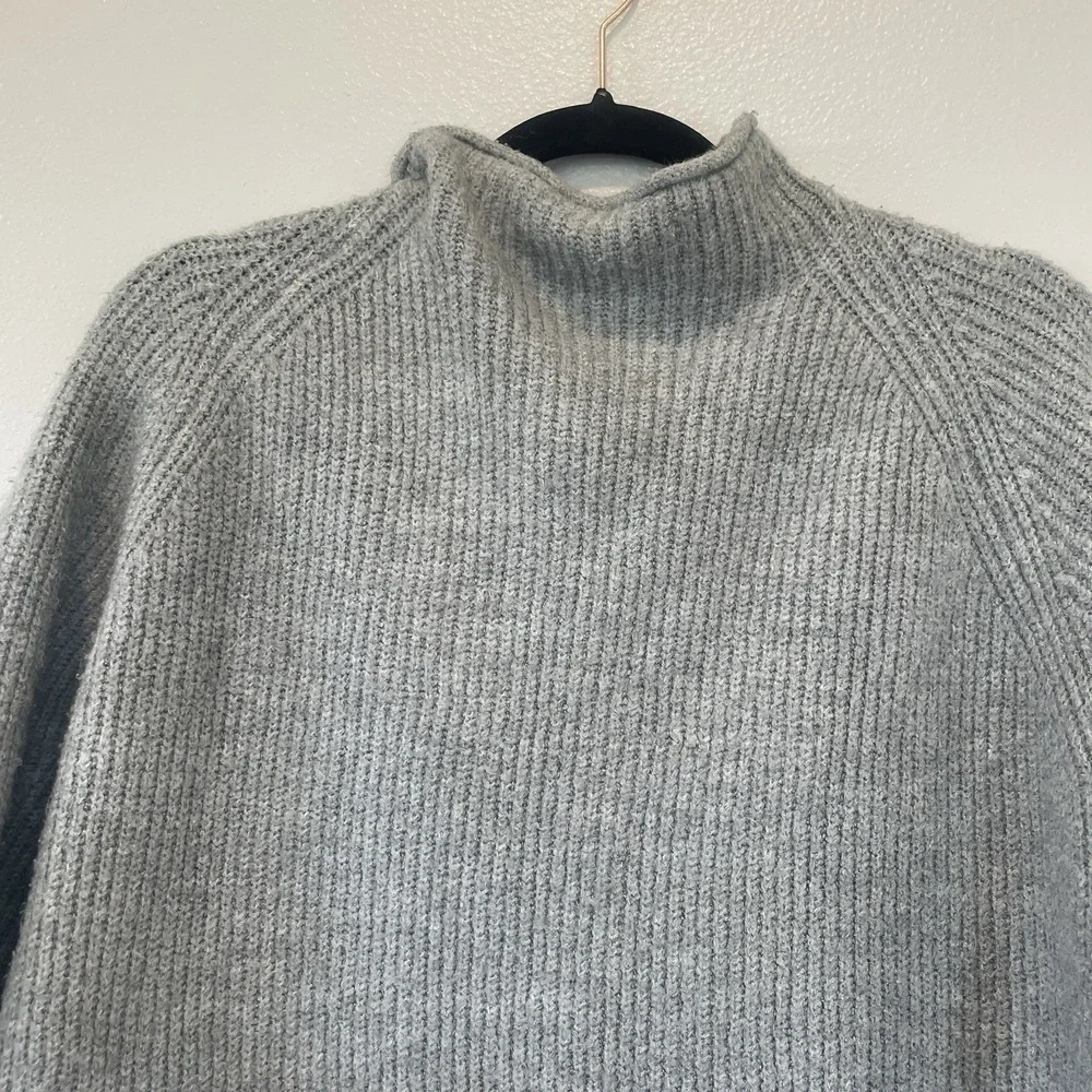 For The Republic Gray Mock Neck Long Sleeve Sweater Women's‎ Size Medium
